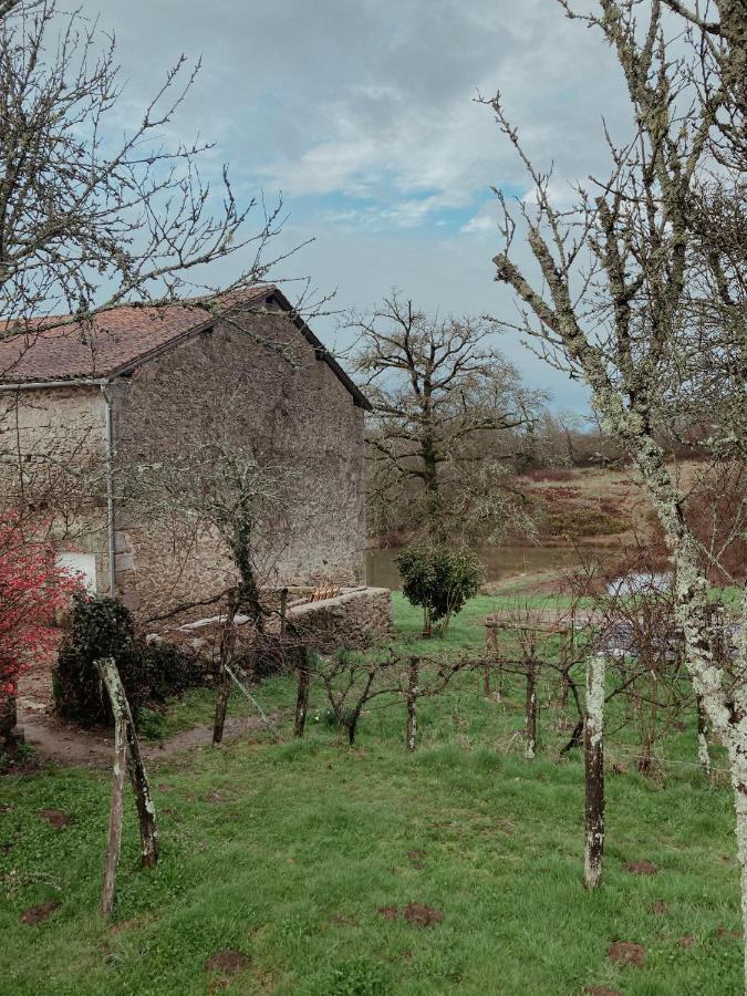 La Ferme Du Pont De Maumy, Cabane Au Bord De L'Etang Et Bain Nordique Busserolles المظهر الخارجي الصورة
