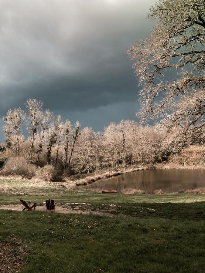 La Ferme Du Pont De Maumy, Cabane Au Bord De L'Etang Et Bain Nordique Busserolles المظهر الخارجي الصورة
