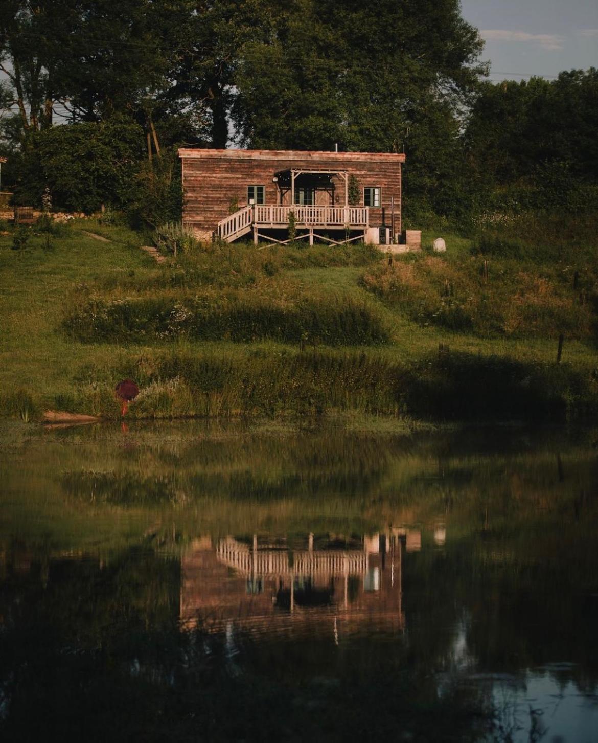 La Ferme Du Pont De Maumy, Cabane Au Bord De L'Etang Et Bain Nordique Busserolles المظهر الخارجي الصورة