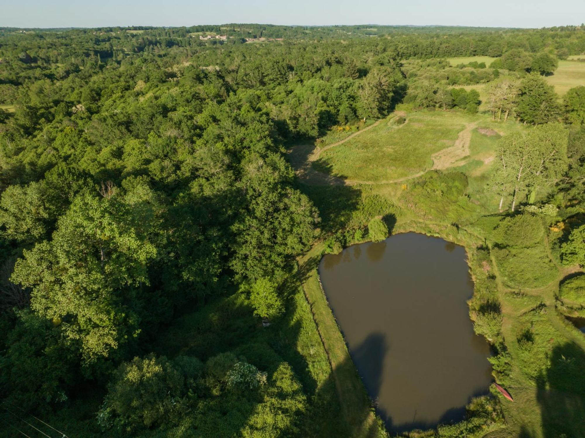 La Ferme Du Pont De Maumy, Cabane Au Bord De L'Etang Et Bain Nordique Busserolles المظهر الخارجي الصورة